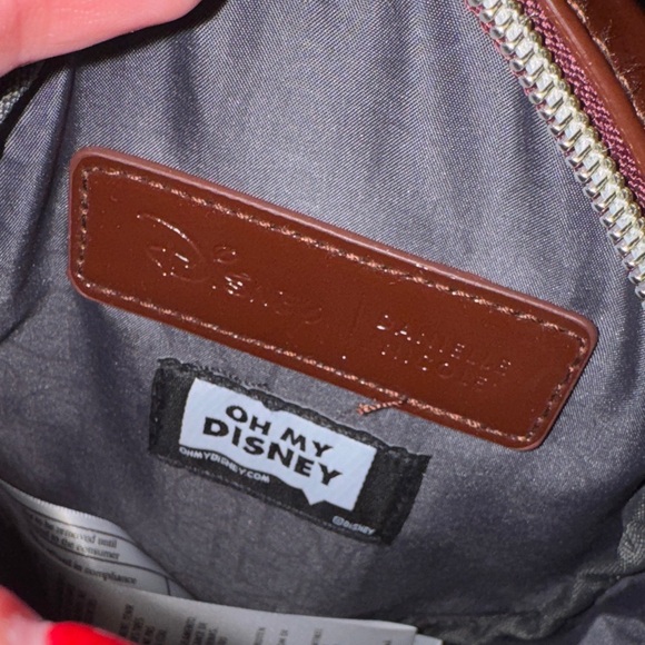 Prince Eric Crossbody Bag with Chain - Picture 4 of 5